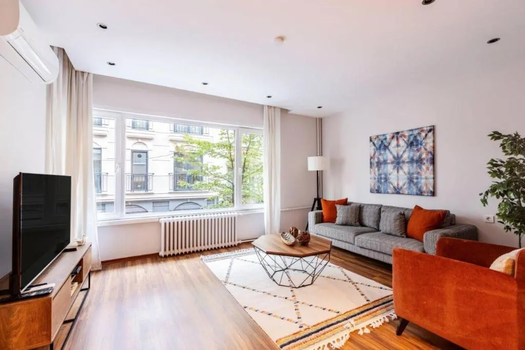 Image of Charming Bright 4bd2bath Balcony Central Pad #368