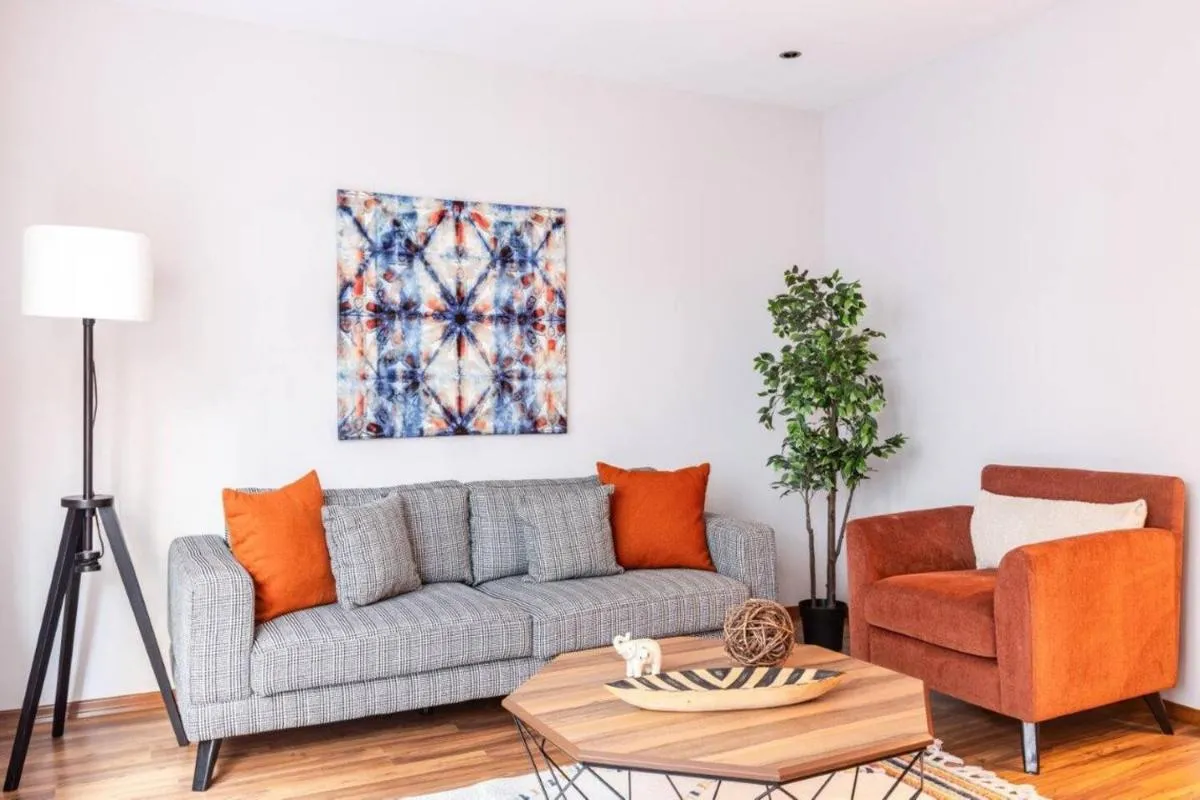 Image 2 of Charming Bright 4bd2bath Balcony Central Pad #368