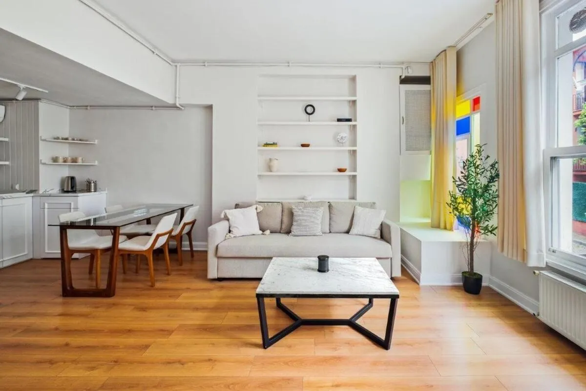 Image 1 of Charming Bright Modern Design 1bd Home #282