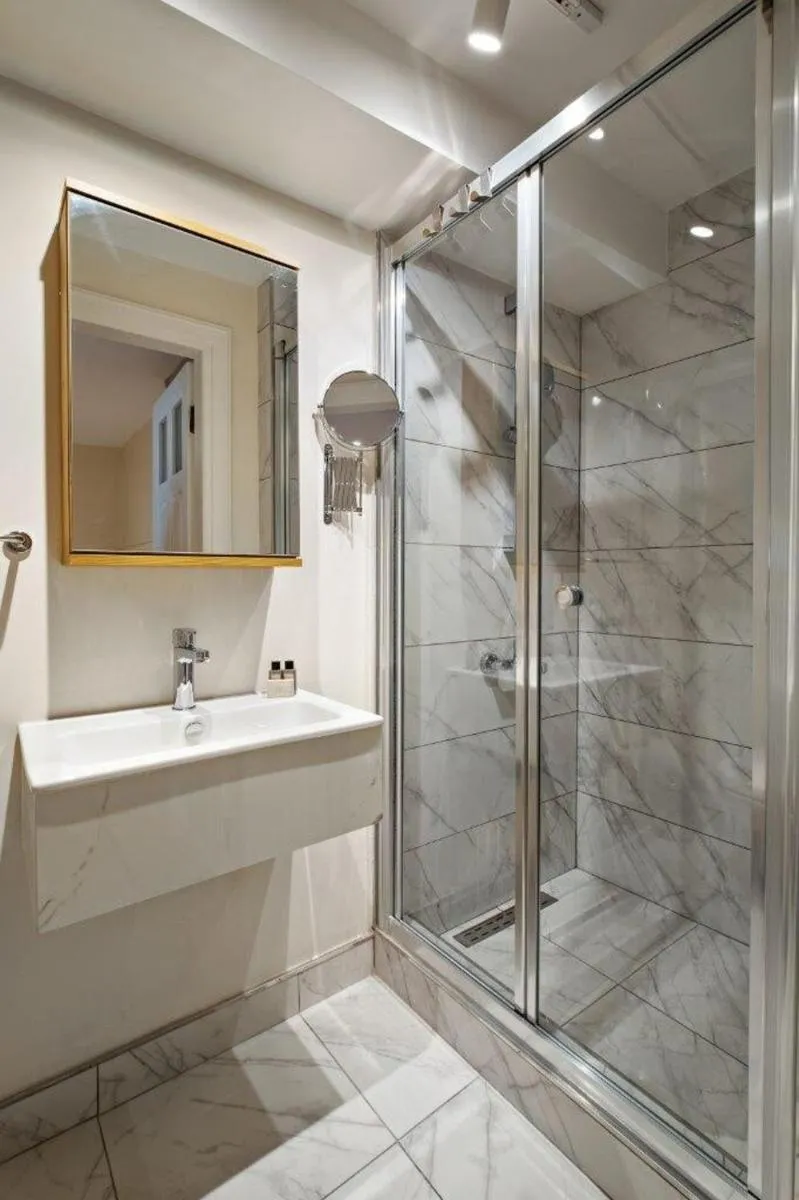 Image 6 of Charming Bright Modern Design 1bd Home #282