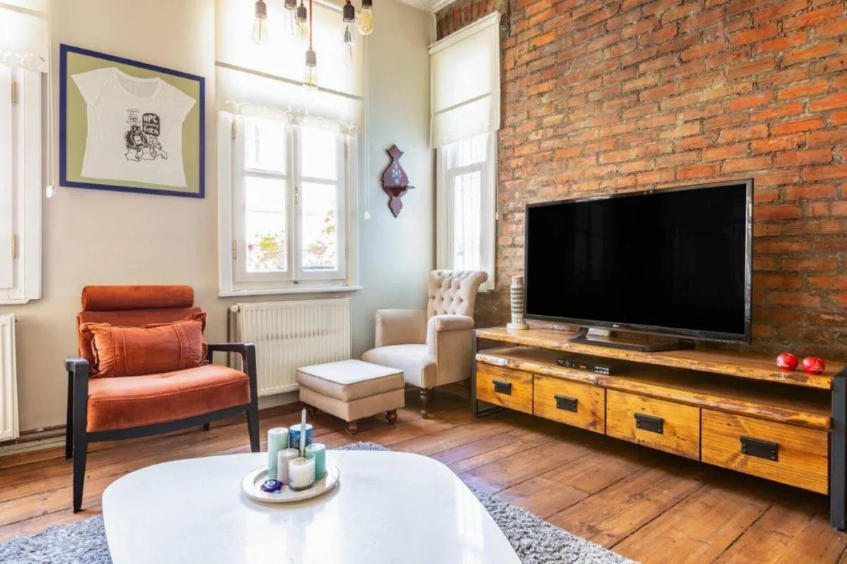 Image 3 of Charming Bright Rustic 2bd2bath Balat Pad! #349