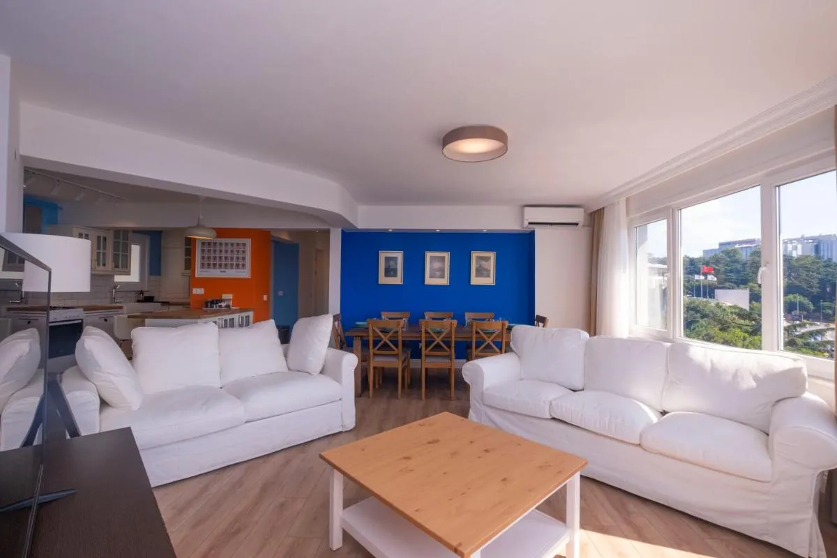 Image 3 of Contemporary Waterfront Apt with a Stunning View