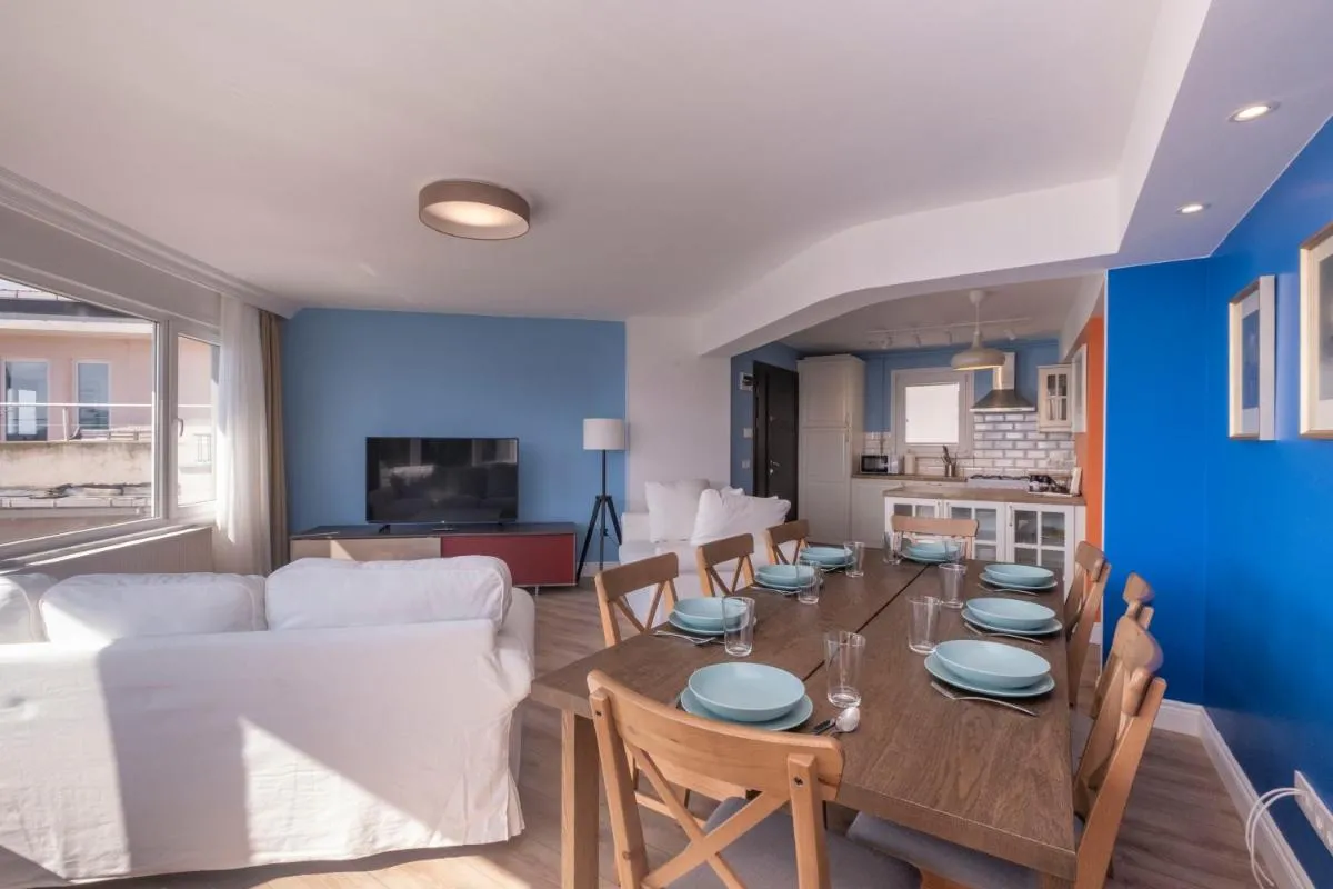 Image 4 of Contemporary Waterfront Apt with a Stunning View