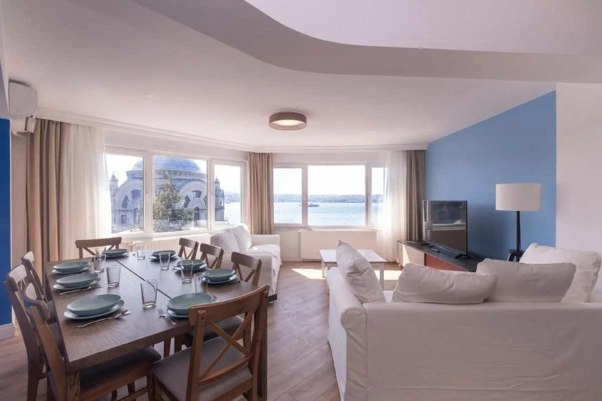 Image 1 of Contemporary Waterfront Apt with a Stunning View