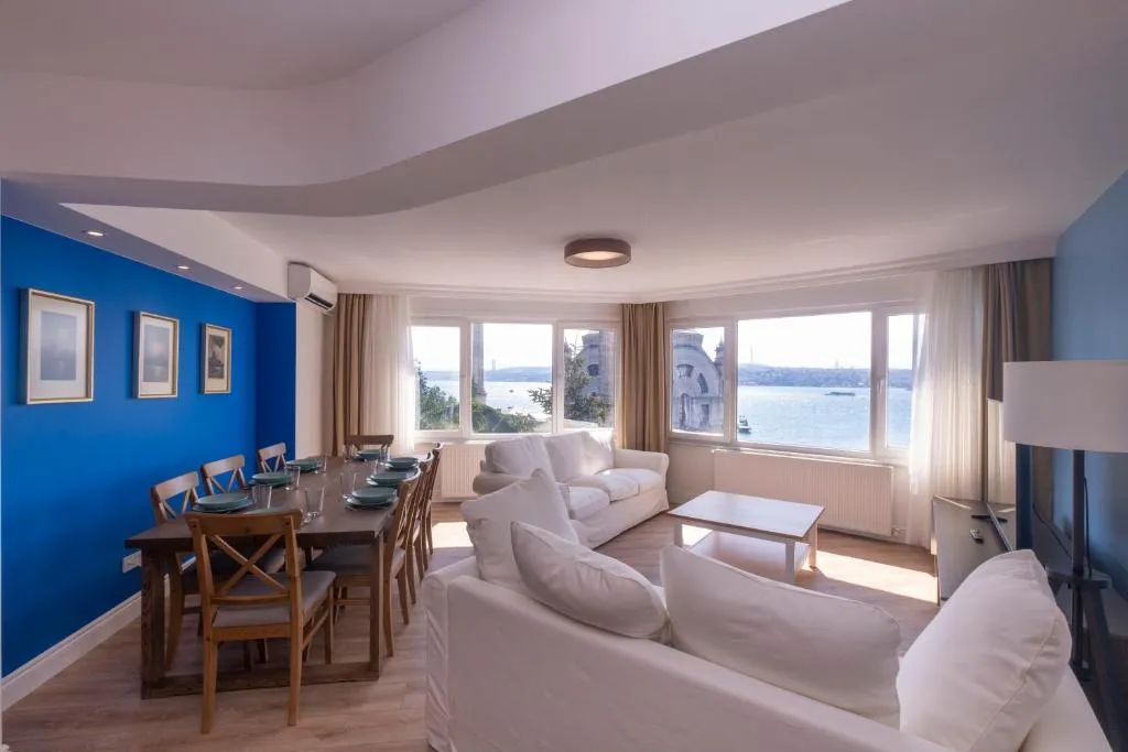 Image of Contemporary Waterfront Apt with a Stunning View