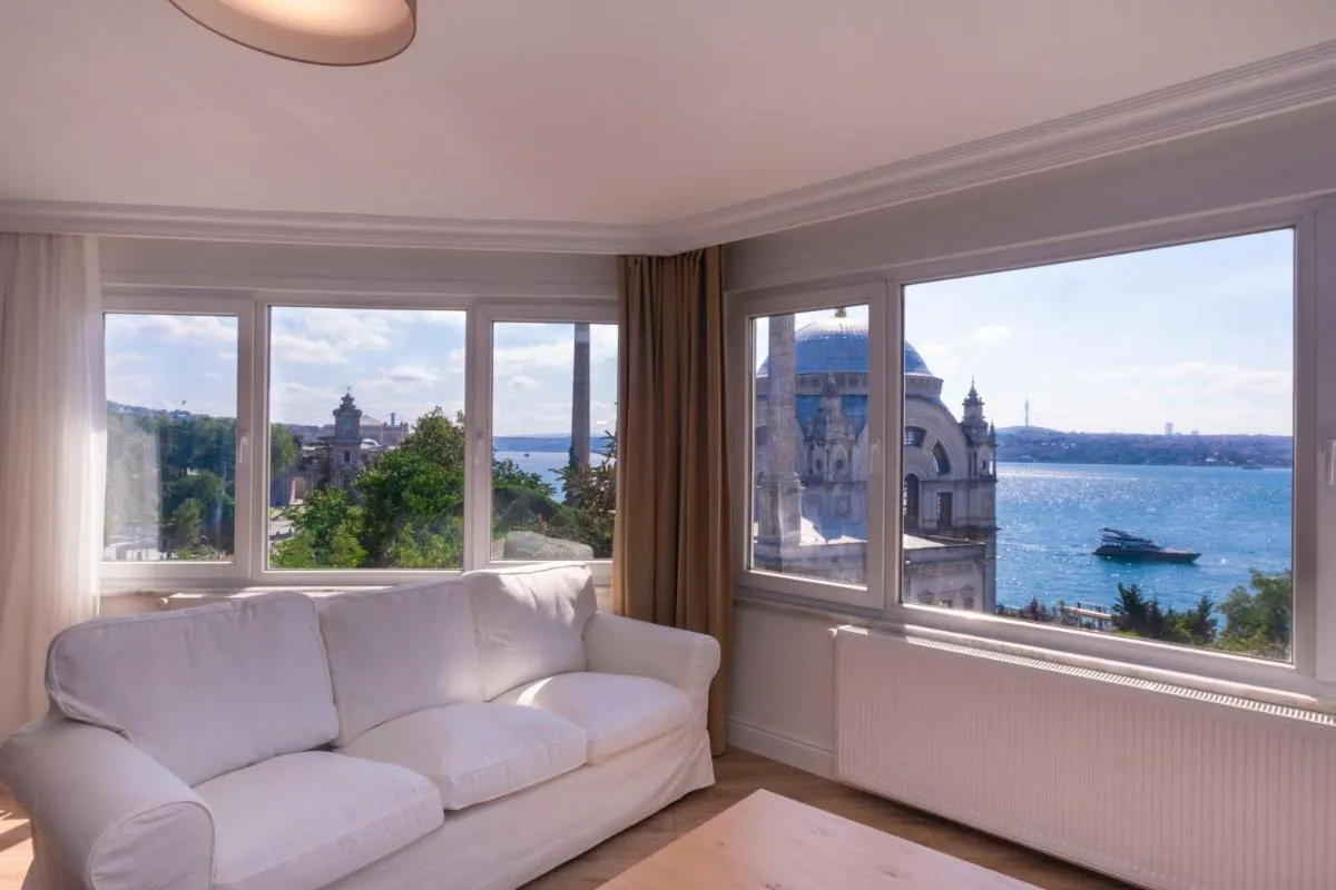 Image 6 of Contemporary Waterfront Apt with a Stunning View