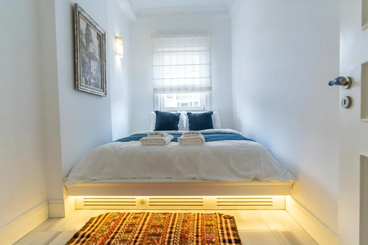 Image 1 of Cozy Getaway – Warmth And Comfort In The City