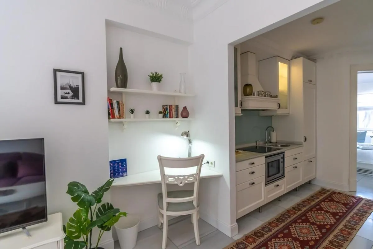 Image 4 of Cozy Getaway – Warmth And Comfort In The City