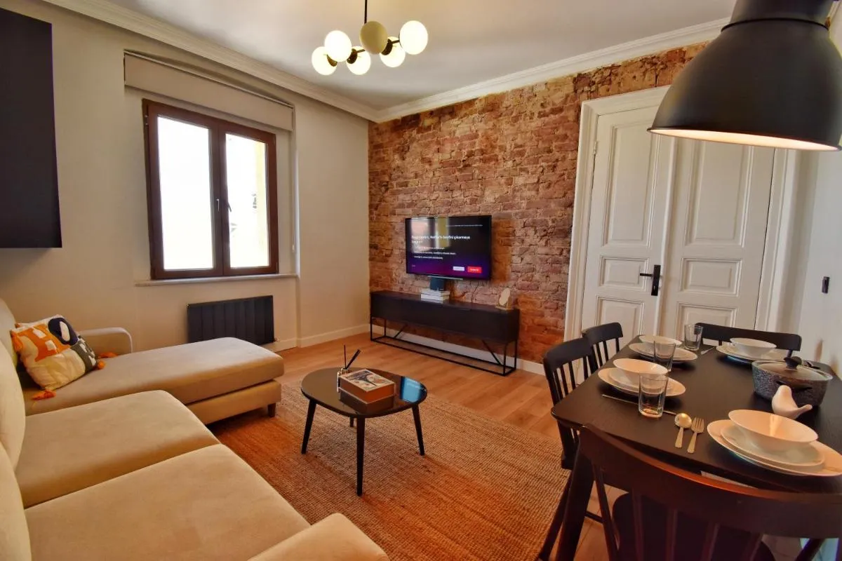 Image 1 of Cozy Renovated 3BR near Taksim