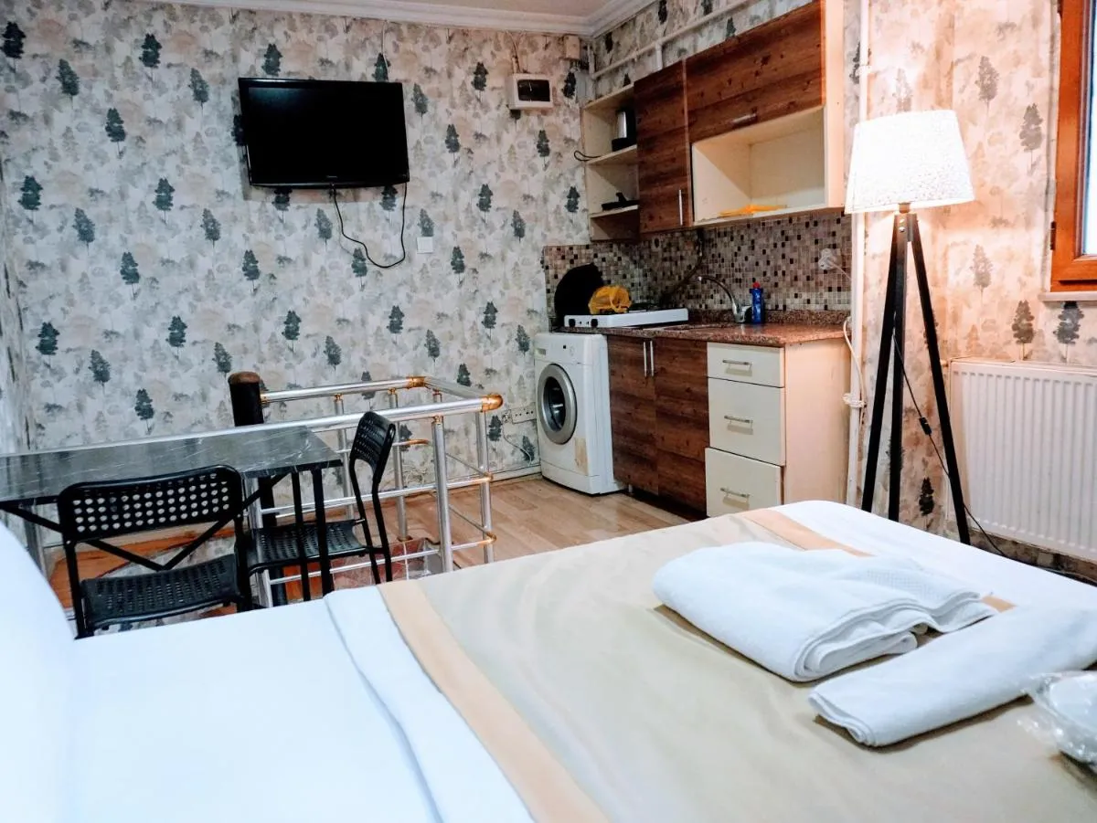 Image 2 of Ease Inn