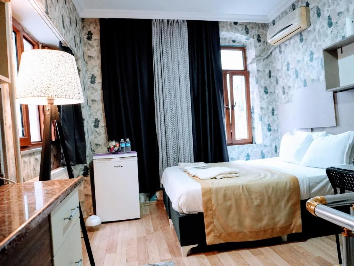 Image 4 of Ease Inn