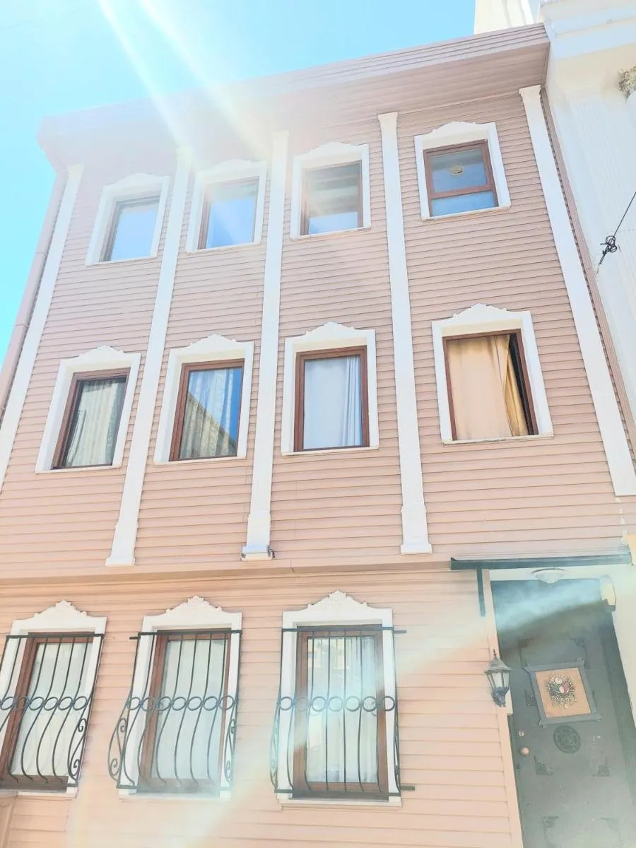 Image 3 of Ezgi apart