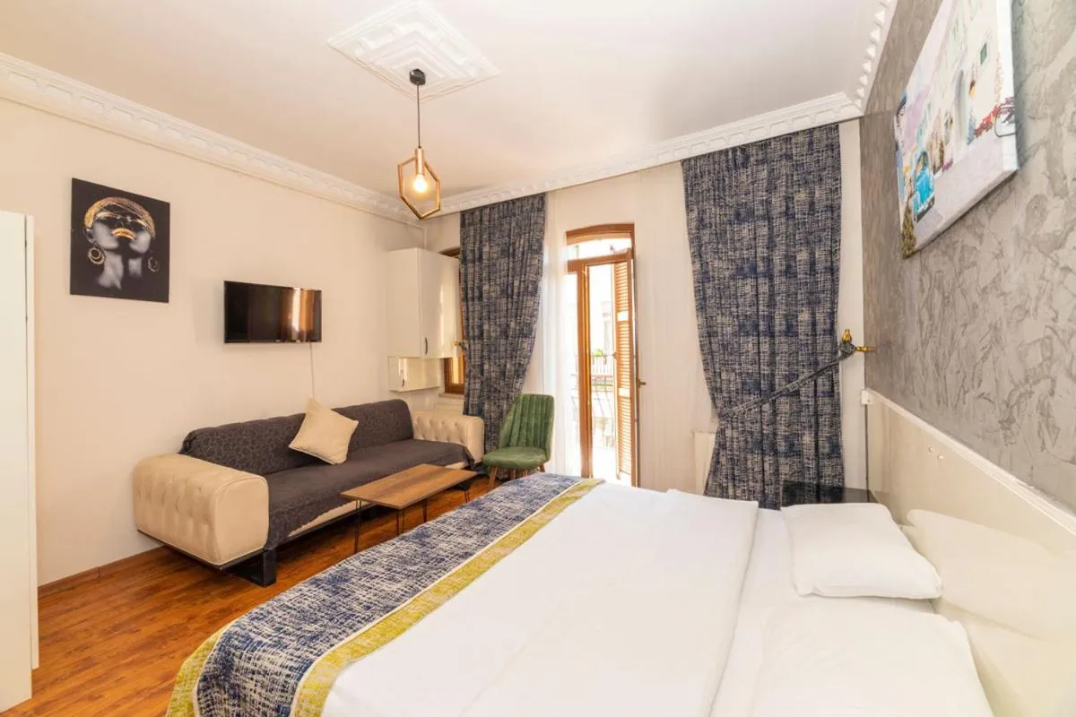 Image 2 of GRAND OPERA HOTEL