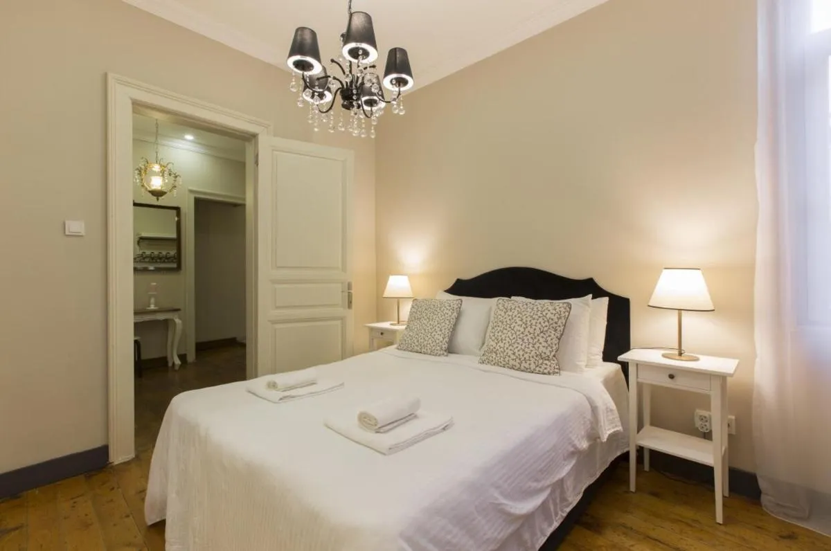 Image 1 of Ganbaru Tours – Flats in Galata