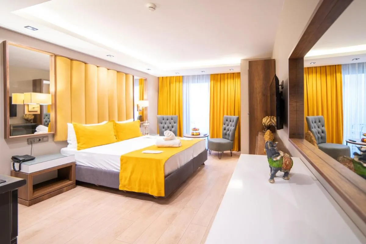 Image 2 of Garden Room Suit Hotel