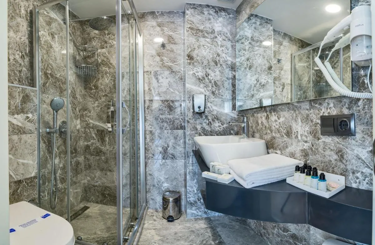 Image 3 of Gen Suites
