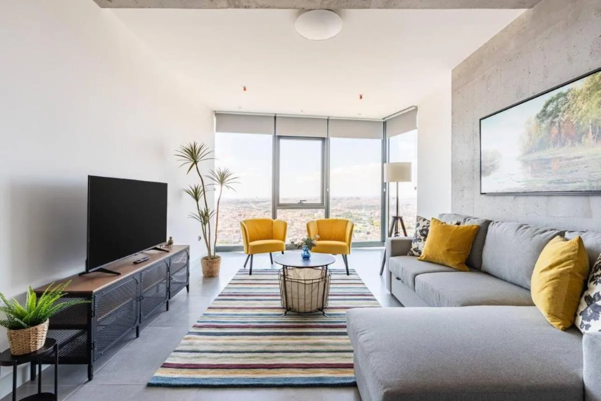 Image 1 of Gorgeous Bright Cool 1bd Residence Views! #359