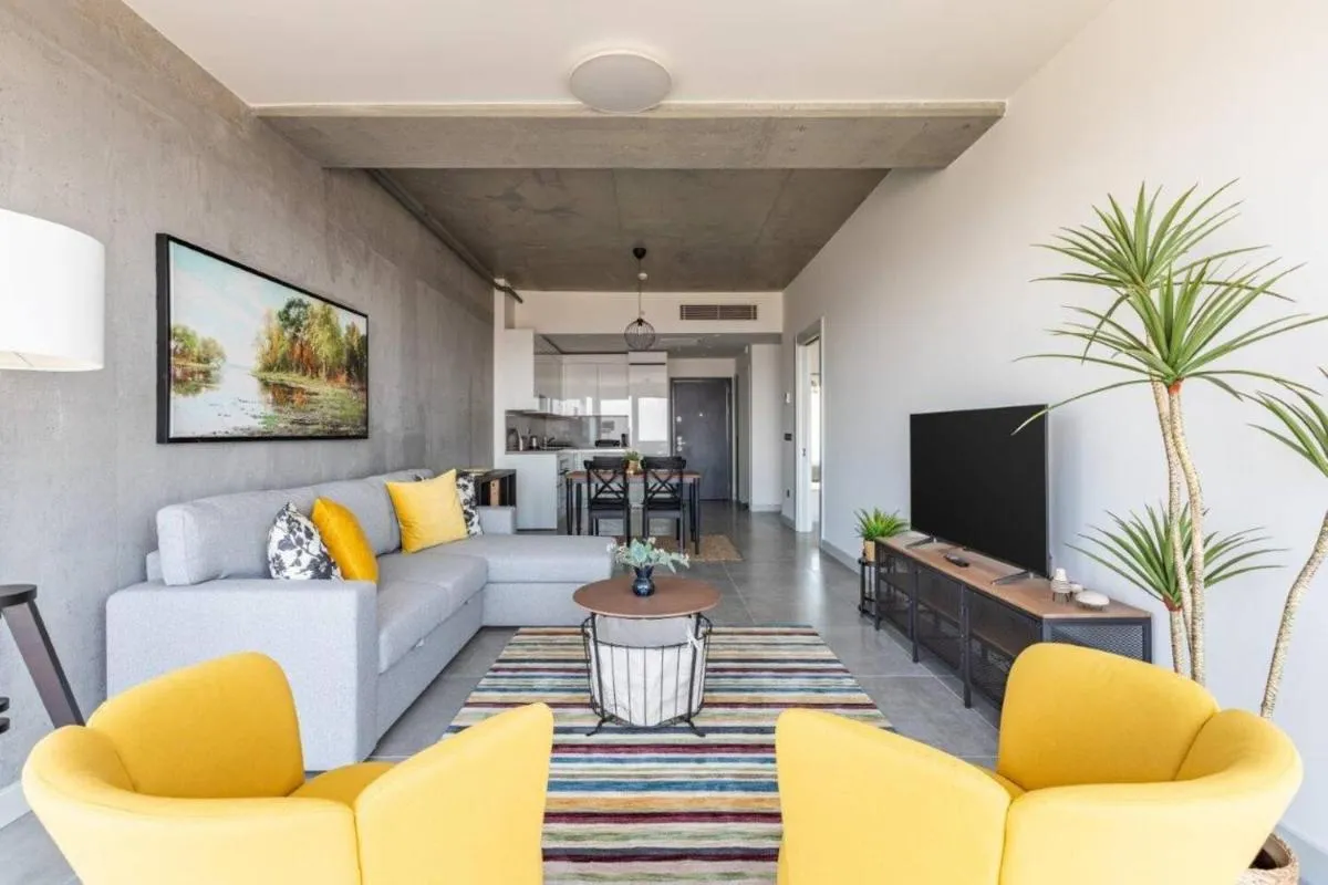 Image 2 of Gorgeous Bright Cool 1bd Residence Views! #359