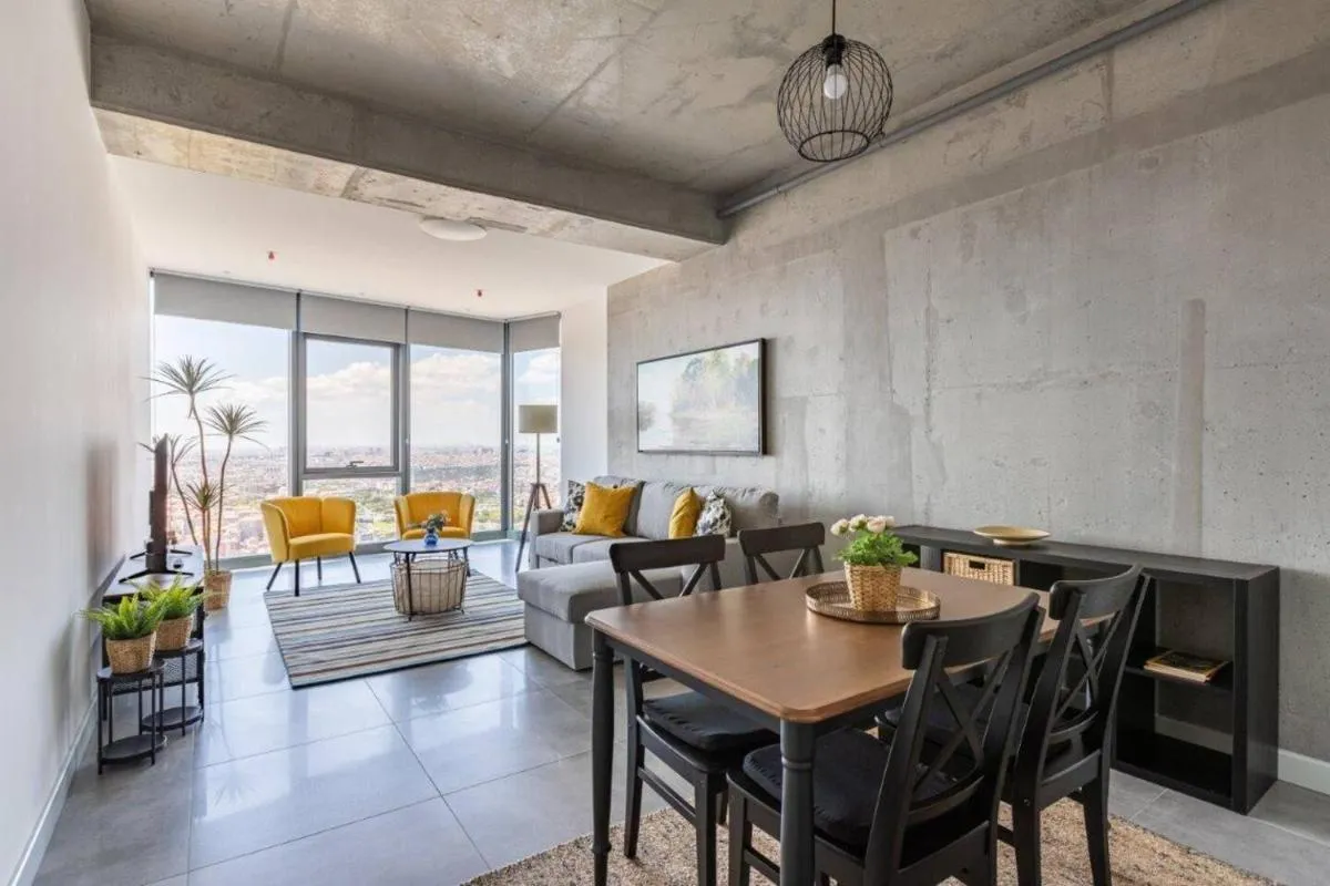 Image 4 of Gorgeous Bright Cool 1bd Residence Views! #359