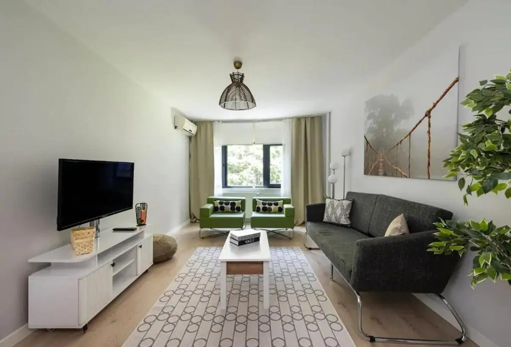 Image of Gorgeous Bright New 2bd Central Home! #212
