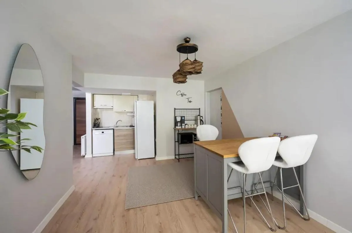 Image 2 of Gorgeous Bright New 2bd Central Home! #212