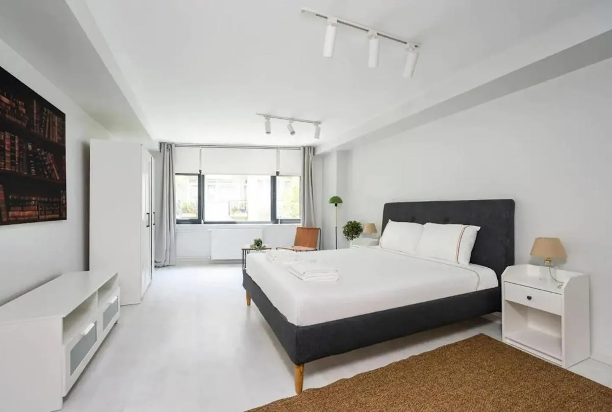 Image 4 of Gorgeous Bright New 2bd Central Home! #212