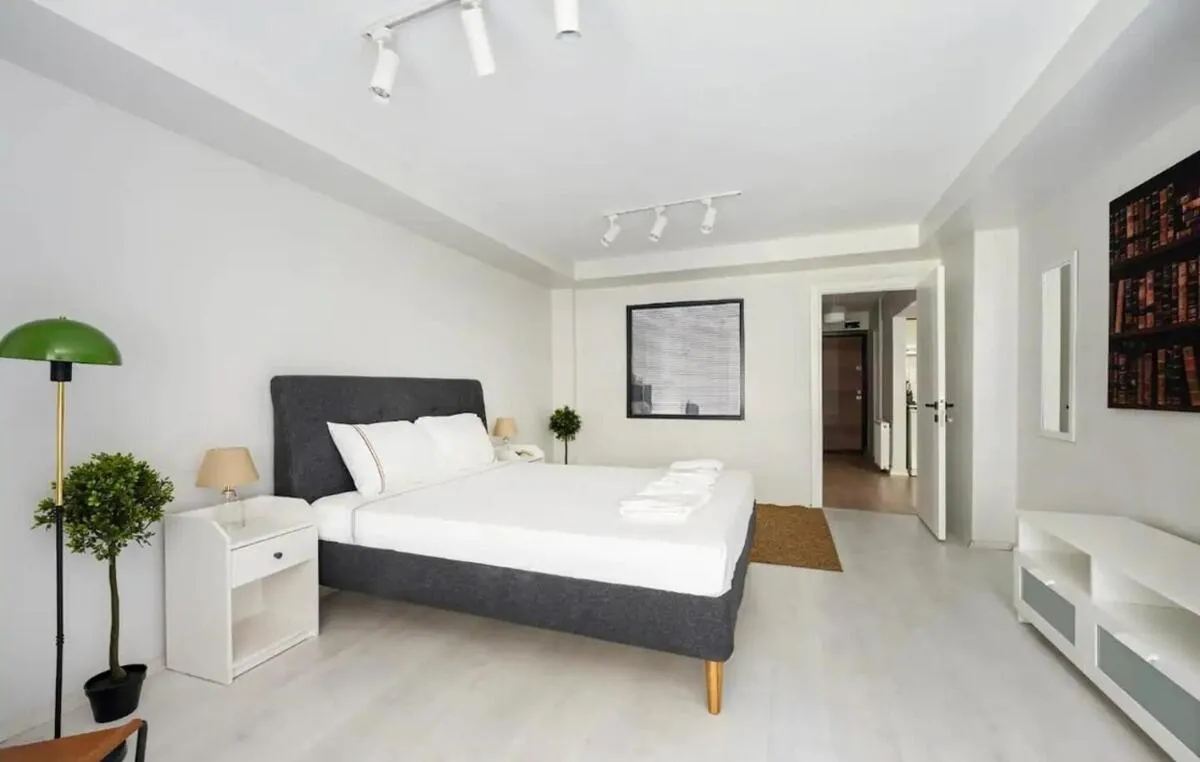 Image 5 of Gorgeous Bright New 2bd Central Home! #212