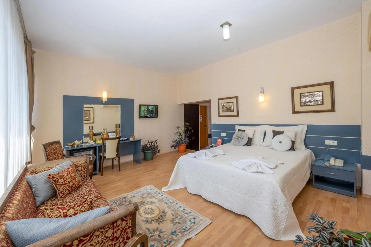 Image 1 of Grand Ons Hotel