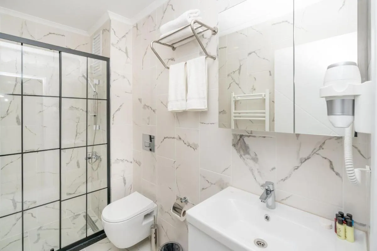 Image 2 of Guest Suites