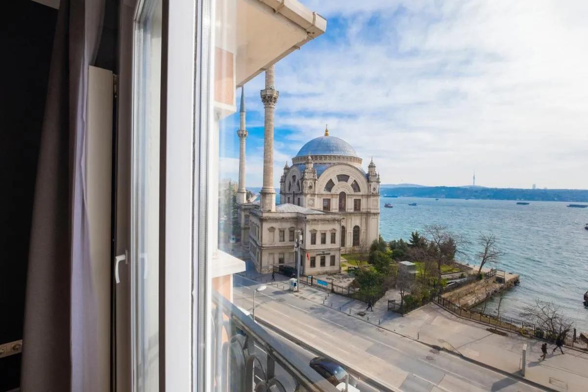Image 6 of Hip Waterfront Apt with a Striking View