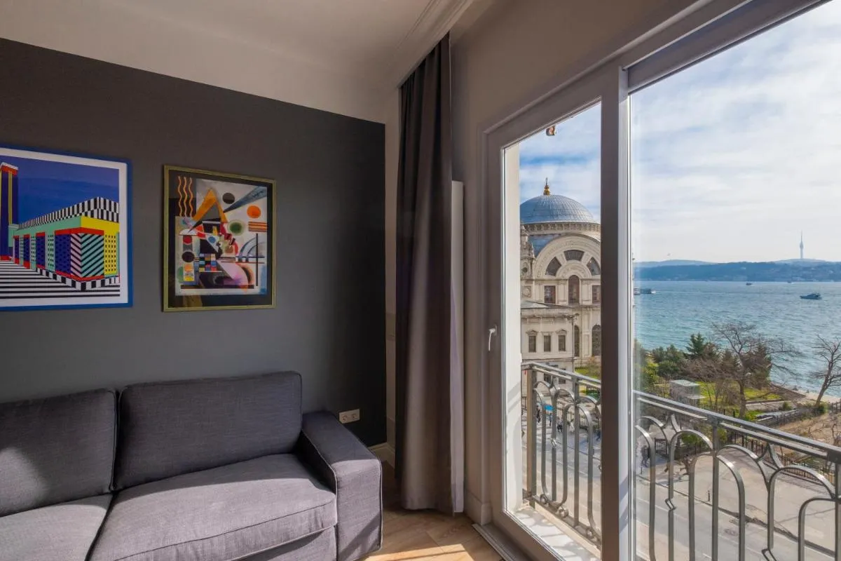 Image 5 of Hip Waterfront Apt with a Striking View