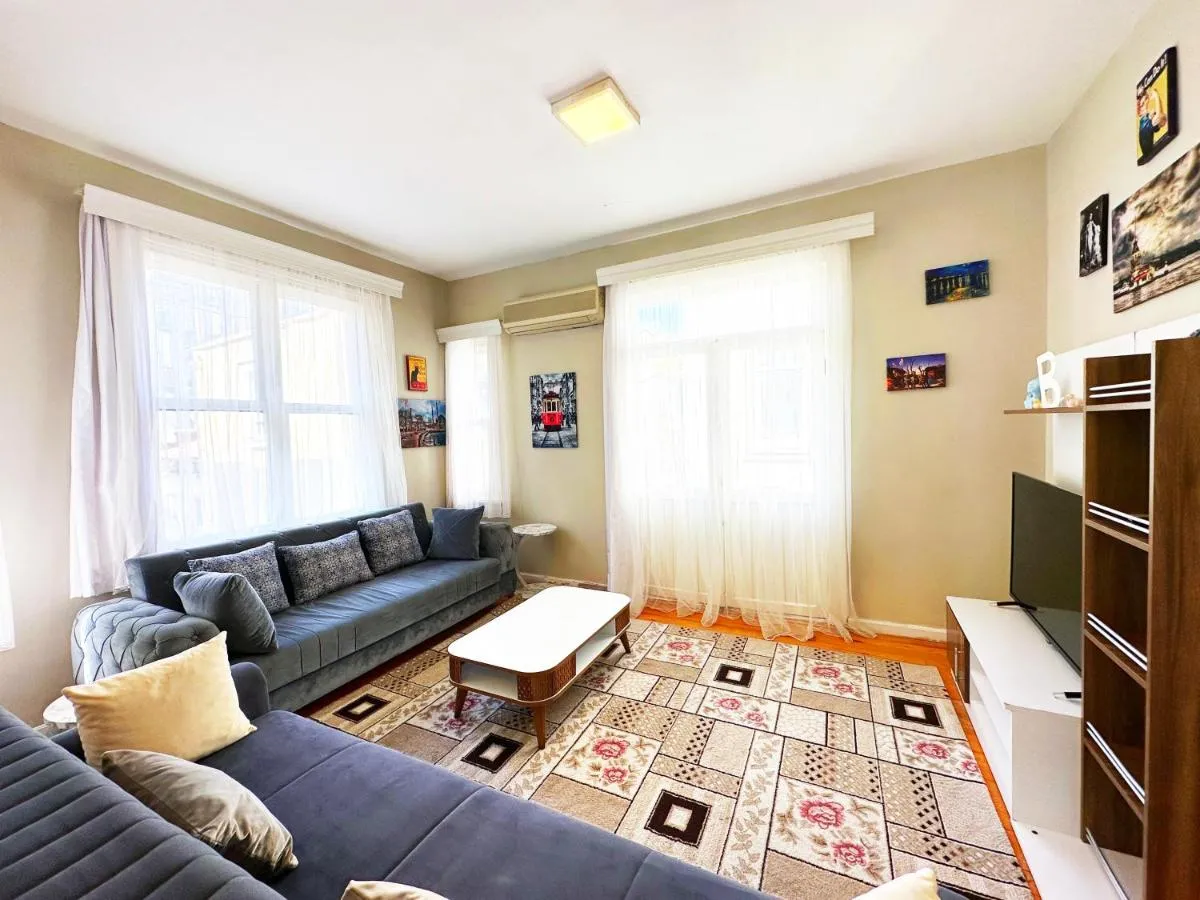 Image 1 of Hkn Home Large Four-Bedroom House in a Central Location2