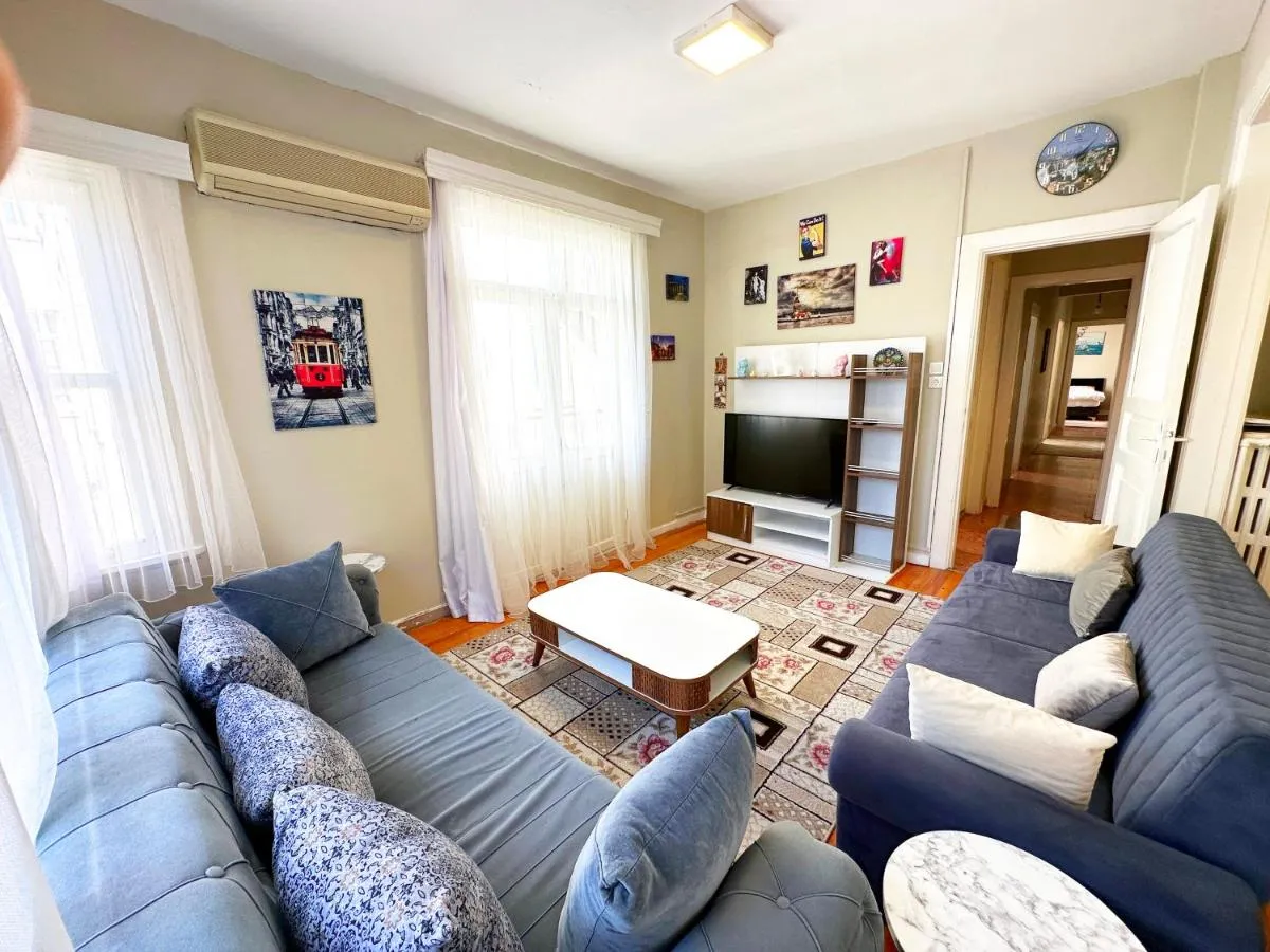 Image 2 of Hkn Home Large Four-Bedroom House in a Central Location2