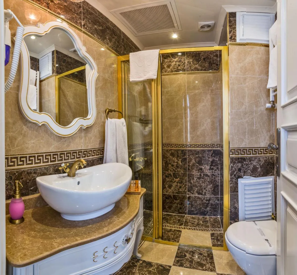 Image 6 of IQ Hotel