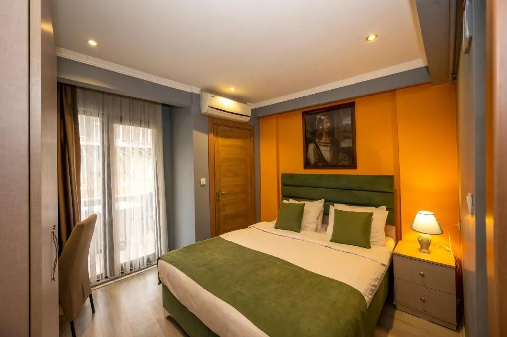 Image of Istanbul Taksim MARİDA SUIT