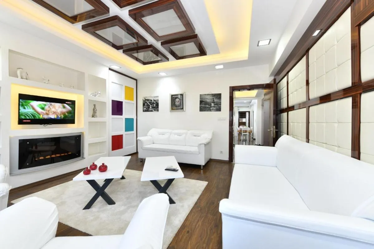 Image 2 of Kale Suite