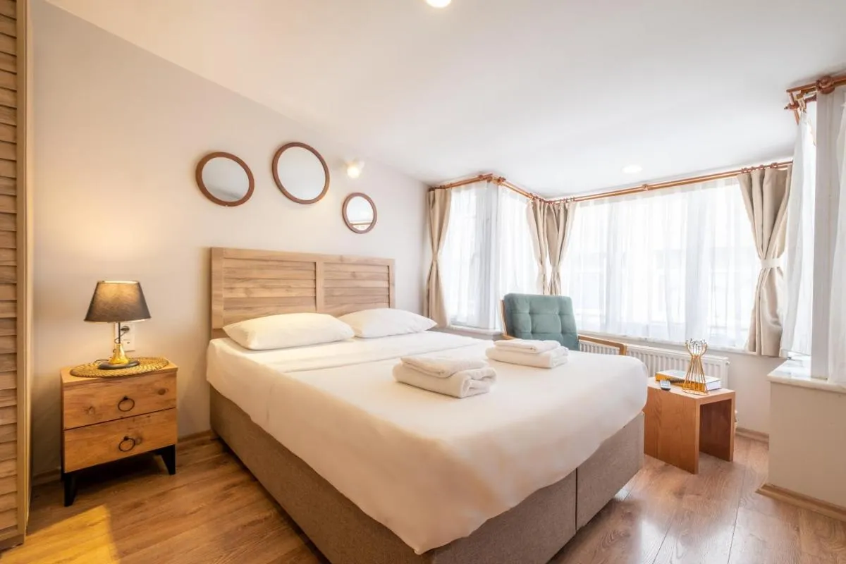Image 4 of La Perla Suite