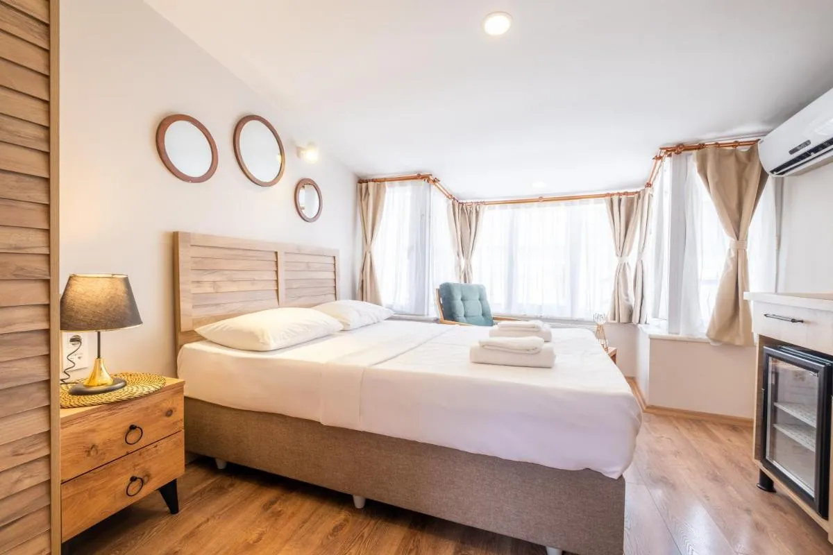Image 1 of La Perla Suite