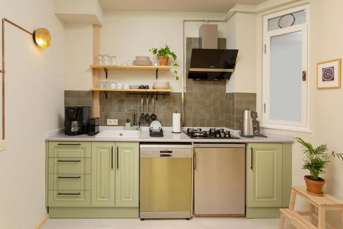 Image 2 of Lemon Apartments