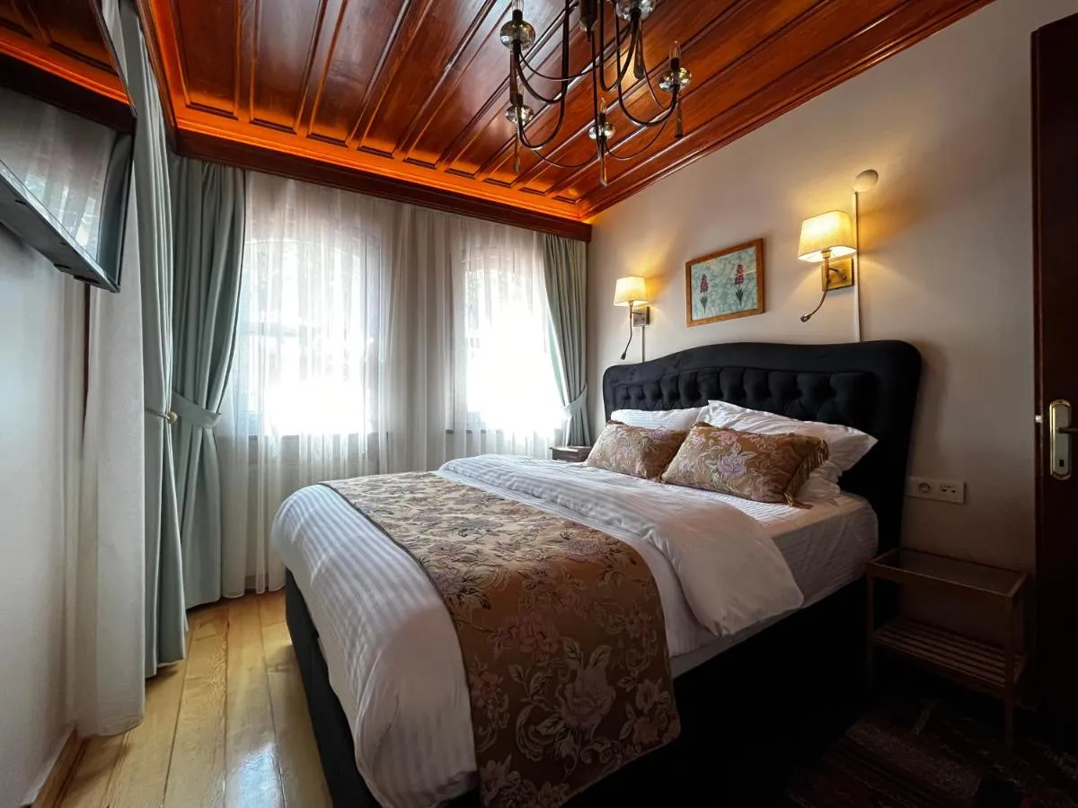 Image 1 of Lily Mansion