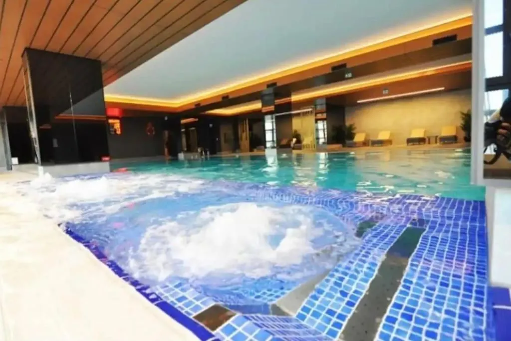 Image 3 of Live lavishly balcony 30 plus floor