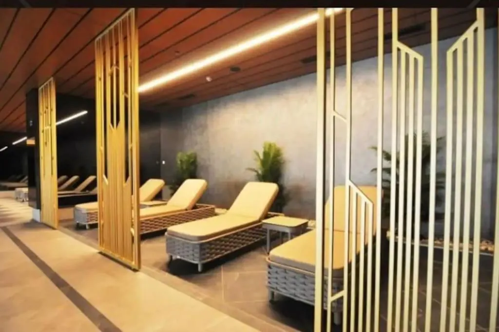 Image 5 of Live lavishly balcony 30 plus floor