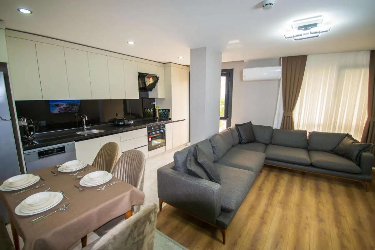 Image 6 of Luxury Life Suites