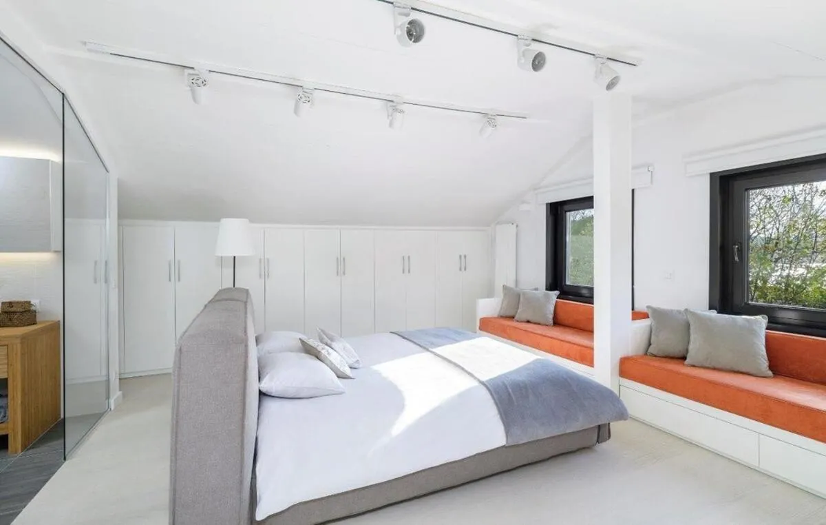 Image 3 of Luxury Modern Oasis Villa W Private Garden! #25