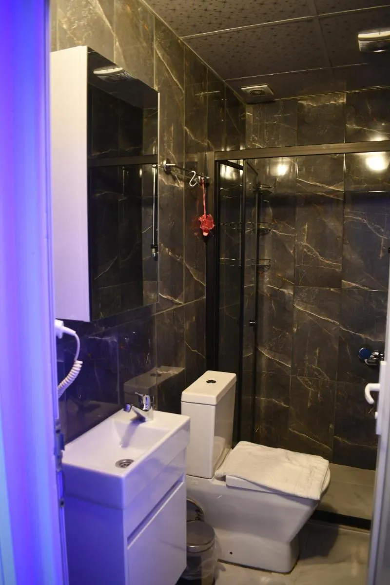 Image 5 of Modena Hotel