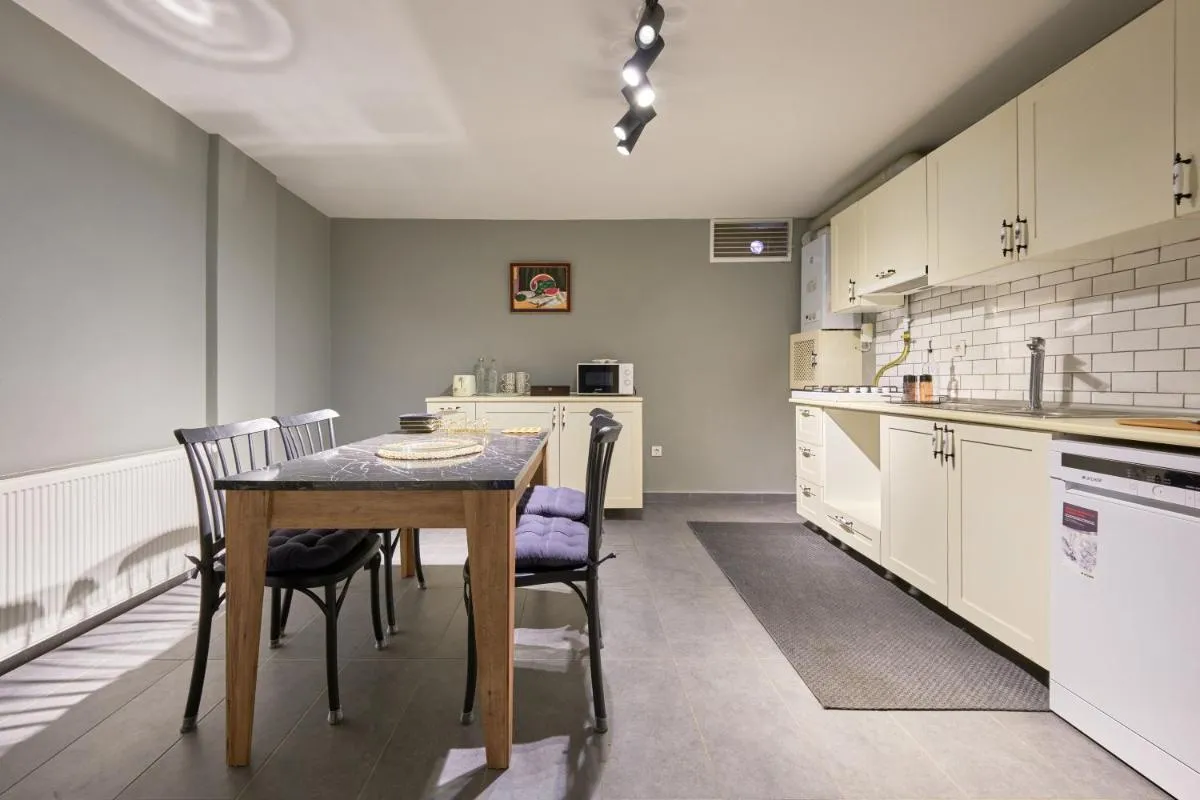 Image 3 of Modern Furnished Historical Building
