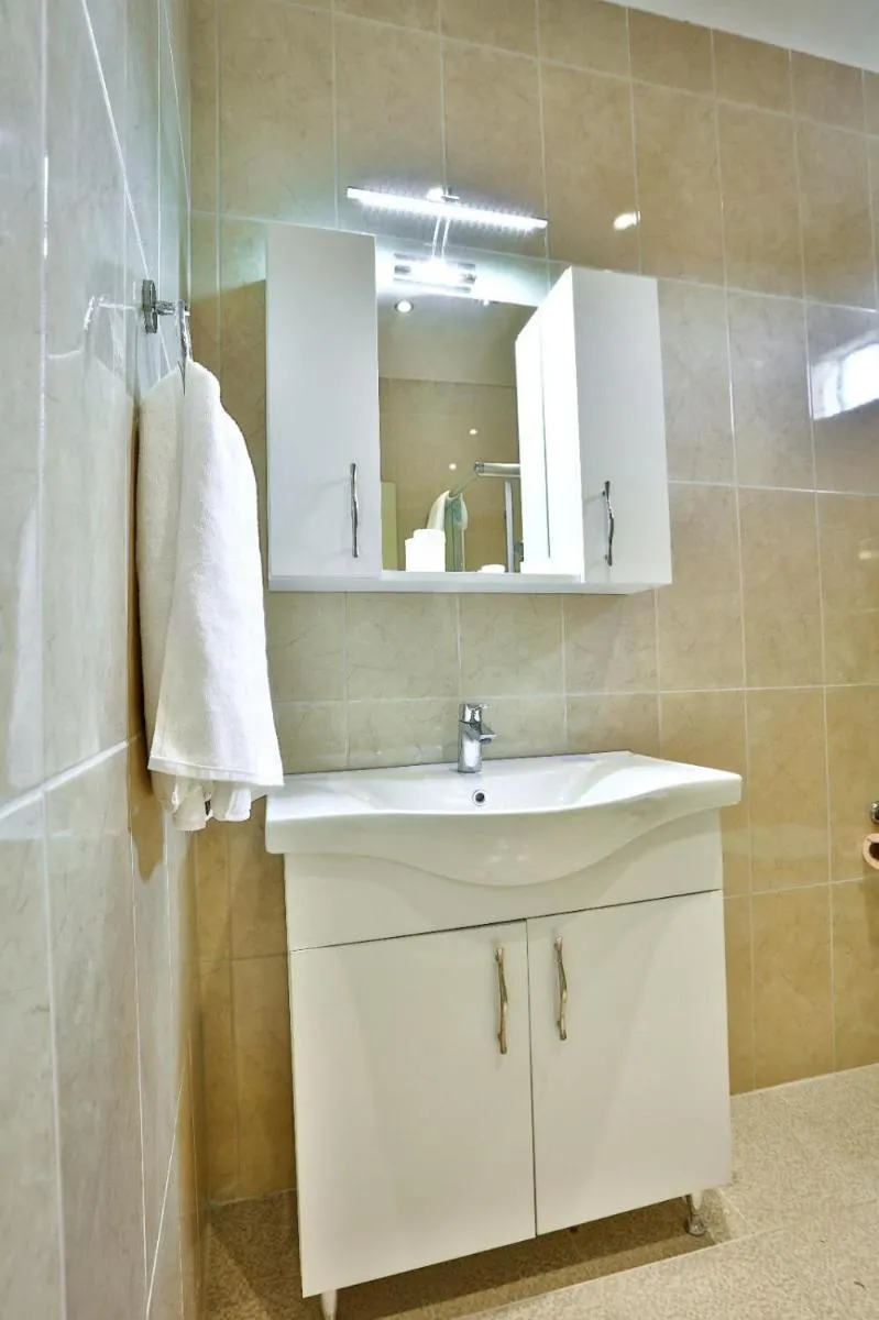 Image 3 of Modern Suites