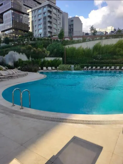 Image 3 of Most lavish apt 40 Floor skyviwe ist