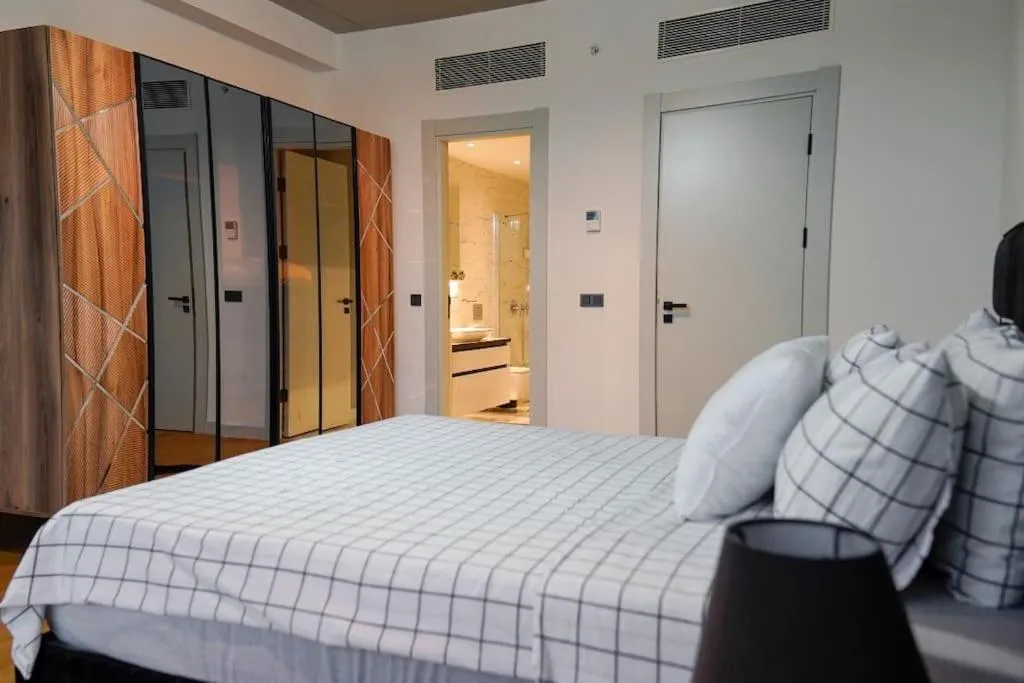 Image 5 of Most lavish apt 40 Floor skyviwe ist