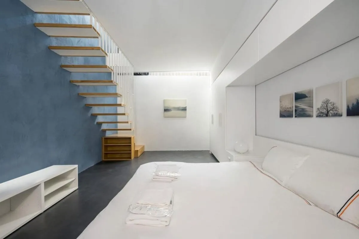 Image 5 of Newly Designed Central Modern Smart Duplex! #143